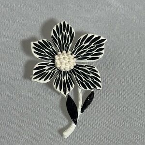 Pretty white and black flower pin